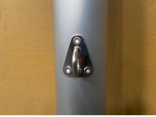 Stainless steel hardware with 3 rivets at the bottom of the mast