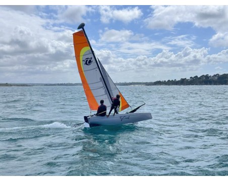 Catamaran TyTwelve