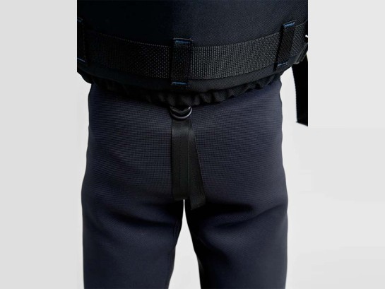 Gilet de flottabilité essentiel pour enfant avec fermeture Éclair frontale.